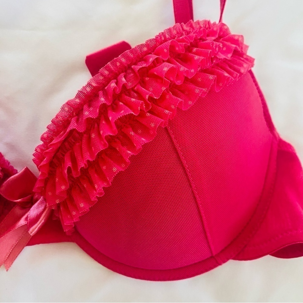 Pink bra with ruffle detail 38B
